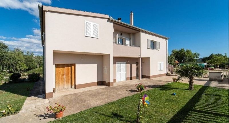 Apartman s klimatizací s terasou pro 6 os. se 3 ložnicemi A-24870-a - Apartments With Parking Space Radašinovci, Biograd - 24870 Radašinovci, foto 1