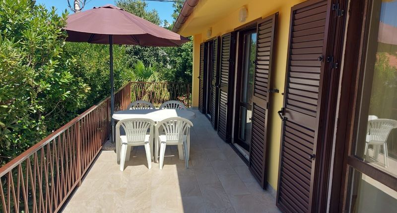 Apartman s klimatizací pro 3 os. se 2 ložnicemi na poschodí - Apartmani Centar Starigrad, foto 1