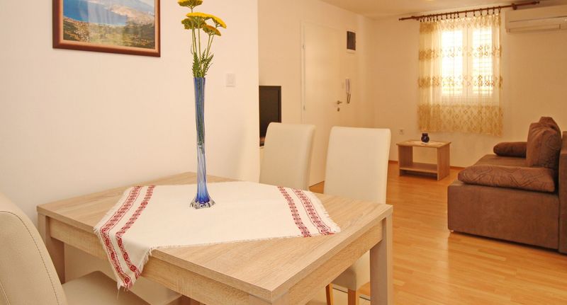 Komfort Apartman pro 4 os. se 2 ložnicemi na přízemí (s možností přistýlky) - Apartment Vasilic Baška, foto 1