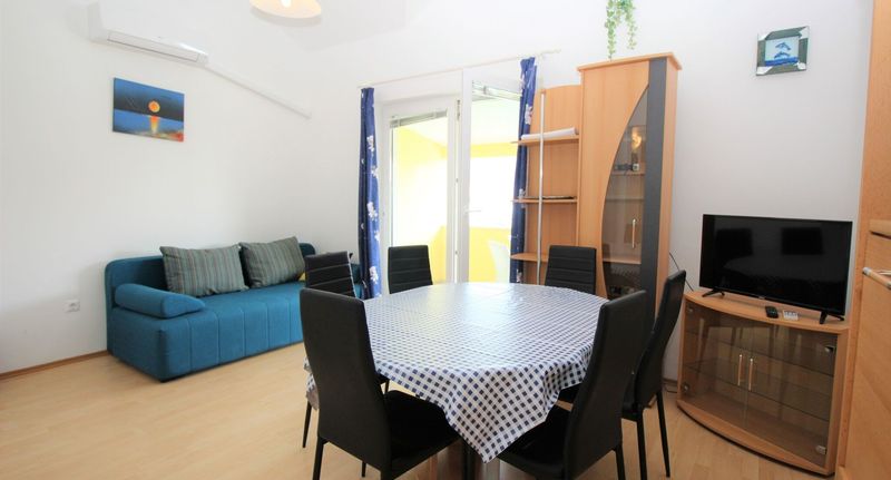 Komfort Turistický Apartman pro 4 os. se 2 ložnicemi (s možností přistýlky) - Apartment Krznaric Baska, foto 1