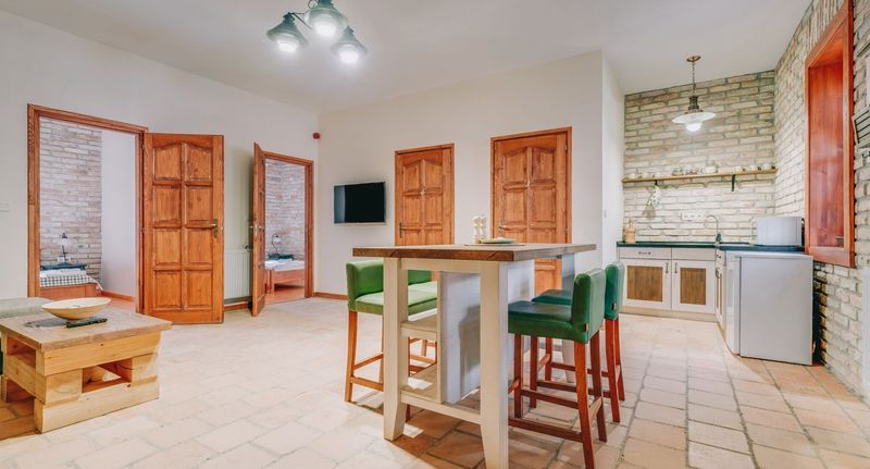 Apartman pro 6 os. se 3 ložnicemi s výhledem na park přízemní - Matild Country Nemesvita, foto 1