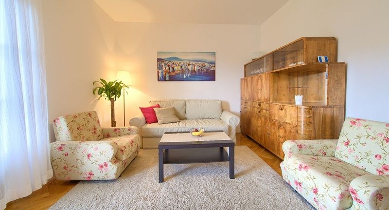 Turistický Apartman pro 4 os. se 2 ložnicemi na poschodí (s možností přistýlky) - Apartmani Nana Baska, foto 1