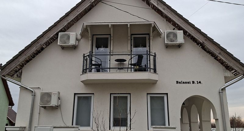 Pokoj s klimatizací pro 6 os. v podkroví - Sarkcsillag Vendégház Kiskőrös, foto 1