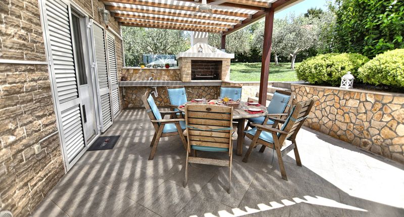 Apartman s klimatizací s terasou pro 6 os. se 3 ložnicemi K-24899 - Holiday House With A Swimming Pool Kakma, Biograd - 24899 Kakma, foto 1