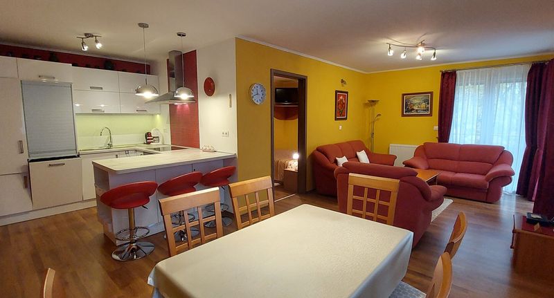 Family Apartman pro 4 os. se 2 ložnicemi s výhledem do zahrady - Viola Mediterán Apartman Siófok, foto 1