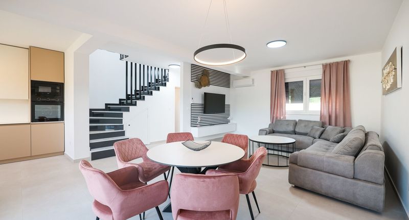 Family Apartman s terasou pro 6 os. se 3 ložnicemi (s možností přistýlky) - Nebo Luxus - Premium Vacation Home Sand Privlaka, foto 1