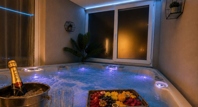 Suita s koupelnou pro 4 os. s 1 ložnicí na poschodí - Luxor - Jacuzzi Apartments Sibiu, foto 1