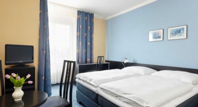 Pokoj se sprchou pro 2 os. - HOTEL TULIPÁN Průhonice, foto 1