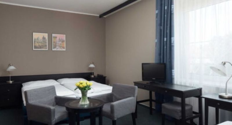 Pokoj pro 3 os. - HOTEL TULIPÁN Průhonice, foto 1