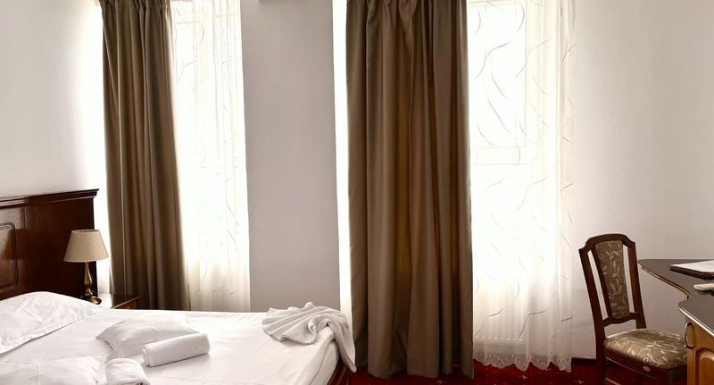 Pokoj s manželskou postelí - Hotel Emma Est Craiova, foto 1