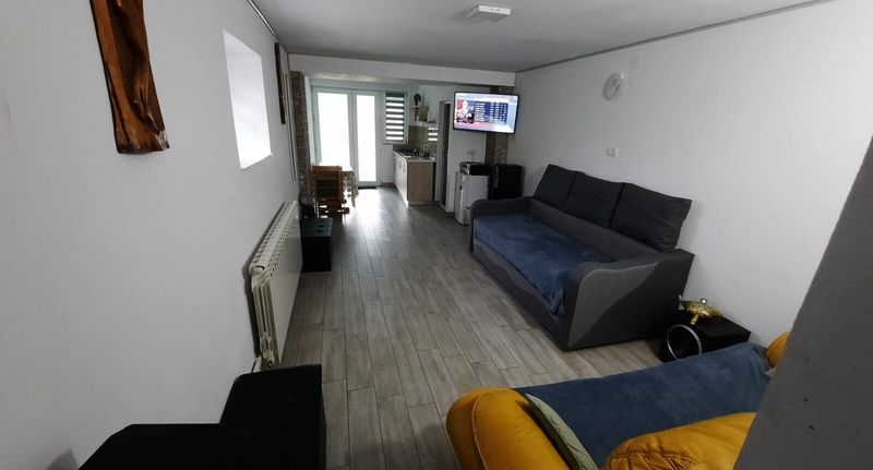 Apartman pro 4 os. se 2 ložnicemi s výhledem na řeku na přízemí - Casa de vacanță La Vălucu Căpățânenii Ungureni, foto 1