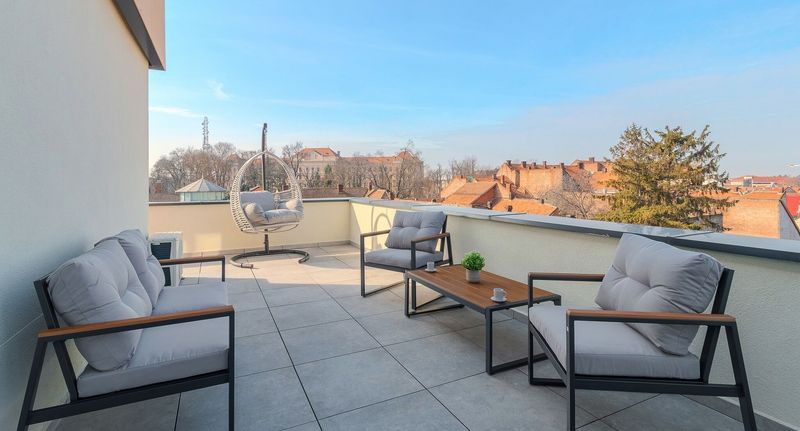 Apartman (jako celek) s terasou pro 4 os. celý Dům - Apartament Chic Grey Escape Oradea, foto 1