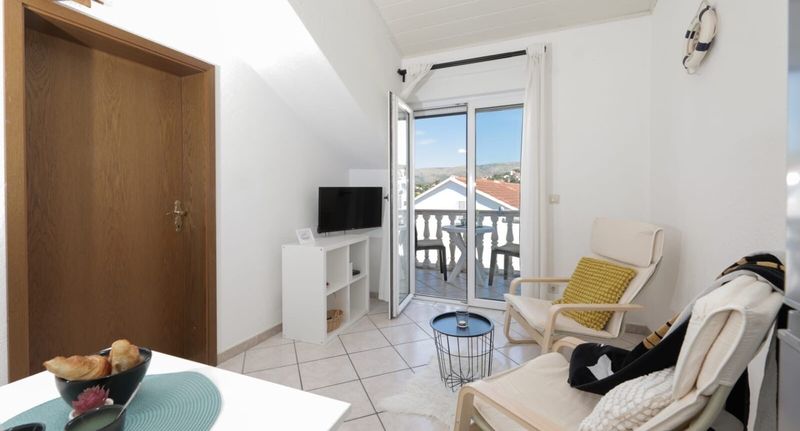 Apartman s klimatizací s balkónem s manželskou postelí s 1 ložnicí A-25259-b - Apartments With Parking Space Okrug Gornji, Čiovo - 25259 Okrug Gornji, foto 1