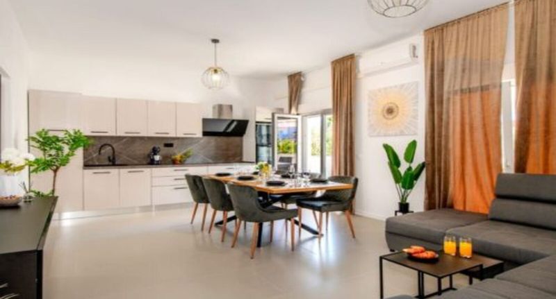 "A" Apartman pro 6 os. se 3 ložnicemi - Apartments Sunny Sky Vodice, foto 1