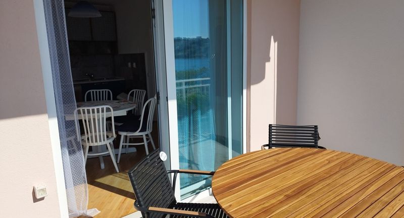 Apartman s klimatizací s terasou pro 5 os. se 2 ložnicemi A-25387-c - Apartments By The Sea Okrug Gornji, Čiovo - 25387 Okrug Gornji, foto 1