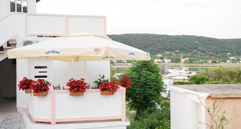 Apartman s klimatizací s terasou pro 3 os. s 1 ložnicí A-25686-a - Apartments With Parking Space Supetarska Draga - Donja, Rab - 25686 Supetarska Draga - Donja, foto 1