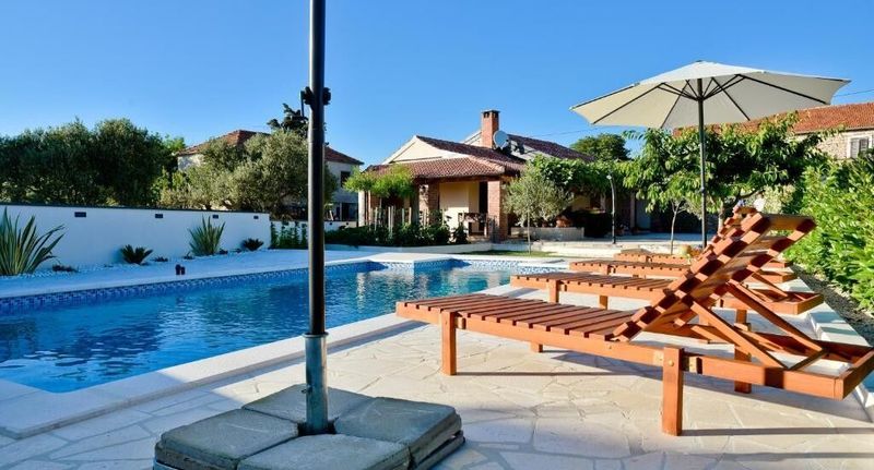 Apartman s klimatizací s terasou pro 6 os. se 2 ložnicemi K-25720 - Family Friendly House With A Swimming Pool Debeljak, Zadar - 25720 Debeljak, foto 1