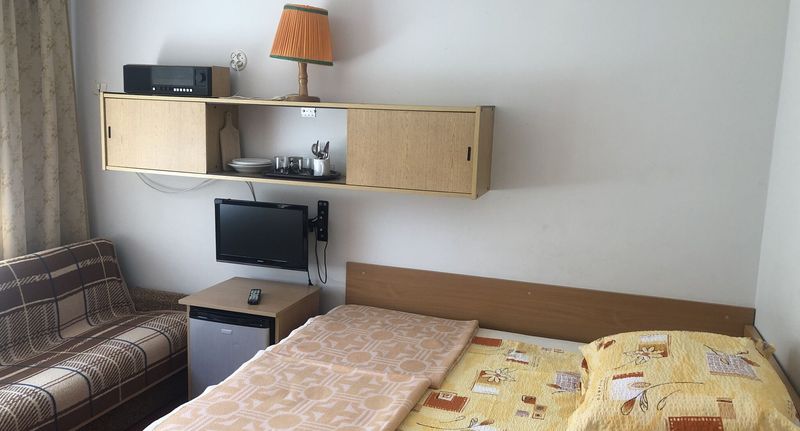 Pokoj pro 3 os. s výhledem do zahrady v suterénu - Pokoje U Henryki Kołobrzeg, foto 1