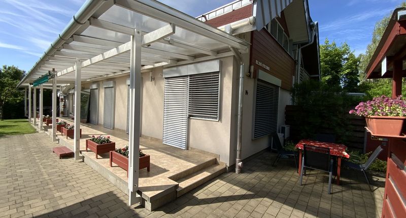 Pokoj s klimatizací s manželskou postelí přízemní - Első Fecske Apartmanok Siófok, foto 1