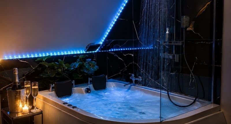 Studio Pokoj s manželskou postelí v podkroví - Luxor - Jacuzzi Apartments Sibiu, foto 1
