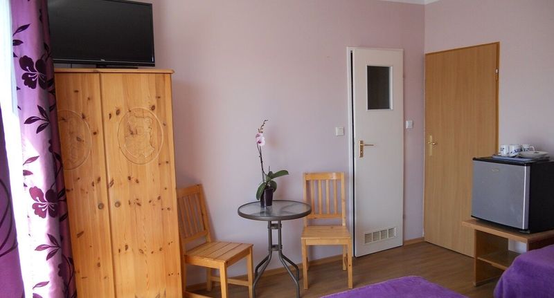 Pokoj s koupelnou s manželskou postelí na poschodí - Pokoje Gościnne Zacisze 8 Rowy, foto 1