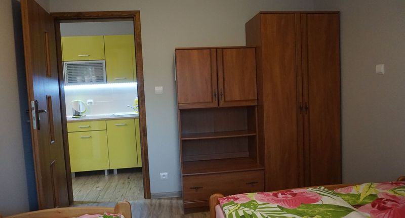 Rodinný Apartman pro 5 os. se 2 ložnicemi s výhledem do zahrady - Domki letniskowe Odargowo, foto 7
