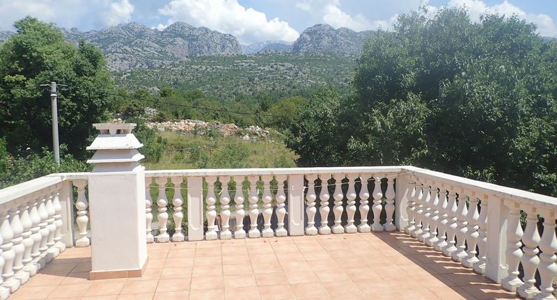 Apartman pro 4 os. se 2 ložnicemi s výhledem na hory na poschodí - Apartmani Rujno Starigrad, foto 1