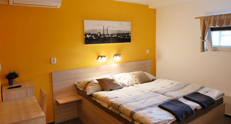 Standard Pokoj s koupelnou s manželskou postelí - U Golema, foto 1