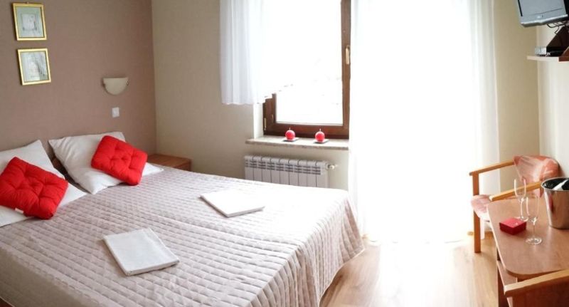 Pokoj pro 2 os. s výhledem do zahrady na poschodí - POKOJE GOŚCINNE JANTAR ŁUKĘCIN, foto 1
