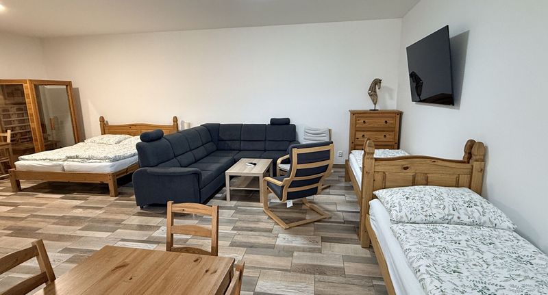 Komfort Apartman pro 4 os. s 1 ložnicí na přízemí (s možností přistýlky) - Statek Bezdědice Hostomice, foto 1