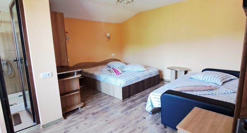 Pokoj s balkónem s koupelnou pro 3 os. - Vila Rozmarin Băile Olăneşti, foto 1
