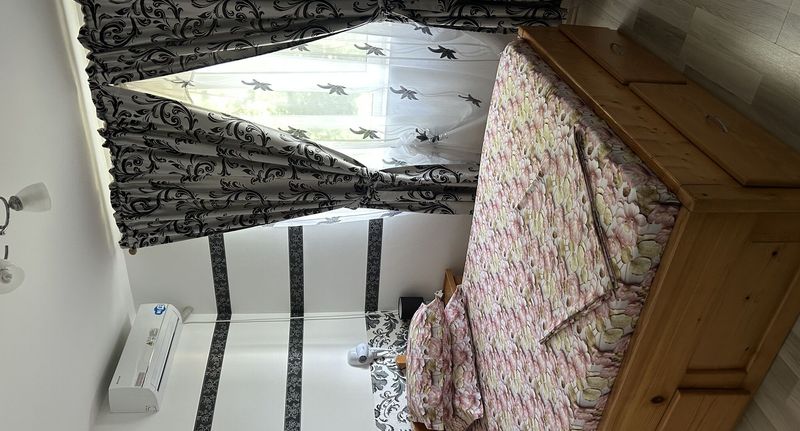 Classic Pokoj s manželskou postelí na poschodí - Camere de inchiriat MariCris Tuzla, foto 1