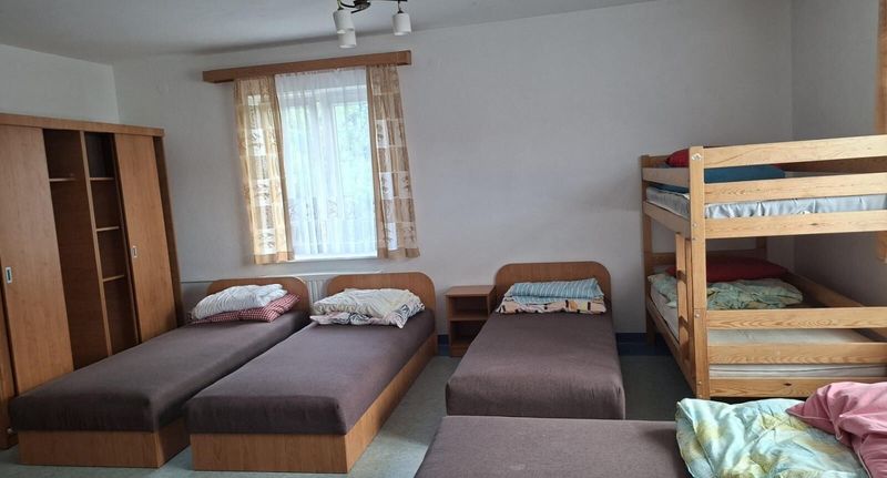 Pokoj pro 10 os. - Młodzieżowy Ośrodek Turystyczny Brama Bieszczad Olchowa, foto 1