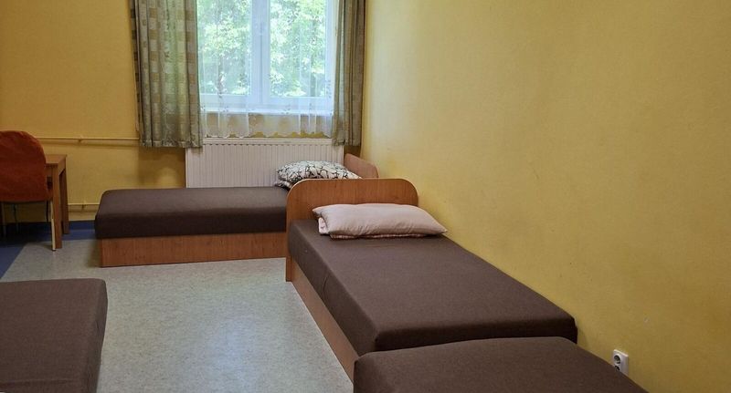 Pokoj bezbariérový pro 4 os. přízemní - Młodzieżowy Ośrodek Turystyczny Brama Bieszczad Olchowa, foto 1