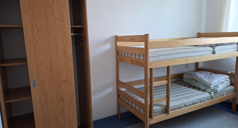 Pokoj bezbariérový pro 5 os. přízemní - Młodzieżowy Ośrodek Turystyczny Brama Bieszczad Olchowa, foto 1