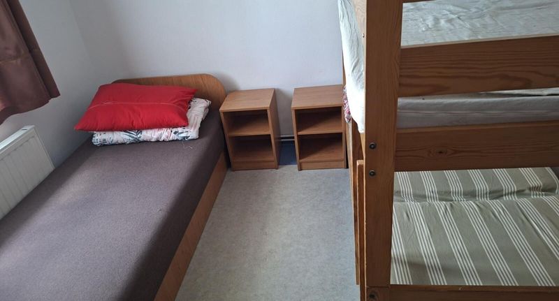 Pokoj pro 6 os. - Młodzieżowy Ośrodek Turystyczny Brama Bieszczad Olchowa, foto 8