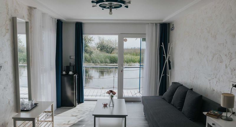 Bungalow (jako celek) s manželskou postelí - Wild Pike Oasis Resort Caraorman, foto 1