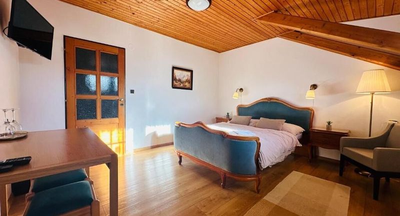 Pokoj s manželskou postelí s výhledem do zahrady na poschodí (s možností přistýlky) - Penzion Hrubjak Oravská Polhora, foto 1