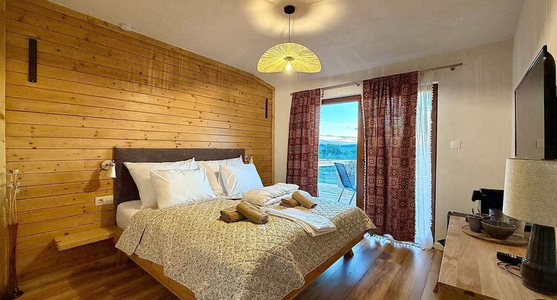 Pokoj s terasou s manželskou postelí s panoramou - Kétvölgy Kertje Vendégfogadó Kétvölgy, foto 17
