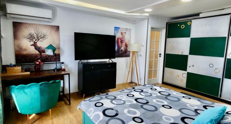 Suita s balkónem pro 3 os. se 2 ložnicemi s výhledem na park - RaLav Studio București, foto 1