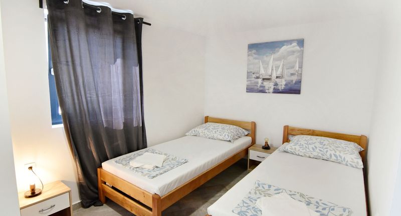 Apartman s klimatizací s terasou pro 5 os. se 3 ložnicemi A-23660-a - Apartments With Parking Space Plovanija, Central Istria - Središnja Istra - 23660 Plovanija, foto 1