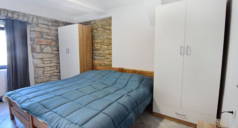 Apartman s klimatizací s terasou pro 4 os. se 2 ložnicemi A-23660-b - Apartments With Parking Space Plovanija, Central Istria - Središnja Istra - 23660 Plovanija, foto 1