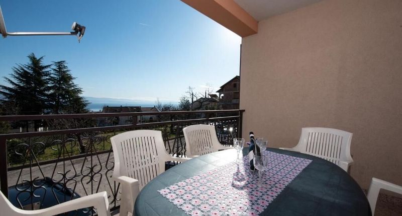 Apartman s klimatizací s balkónem pro 7 os. se 2 ložnicemi A-27936-a - Apartments With Parking Space Ičići, Opatija - 27936 Ičići, foto 1