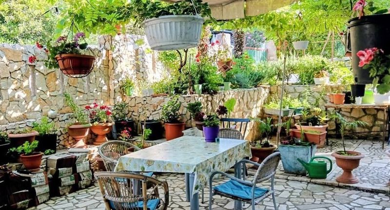Apartman s klimatizací s terasou pro 4 os. se 2 ložnicemi A-27981-a - Apartments By The Sea Artatore, Lošinj - 27981 Artatore, foto 1