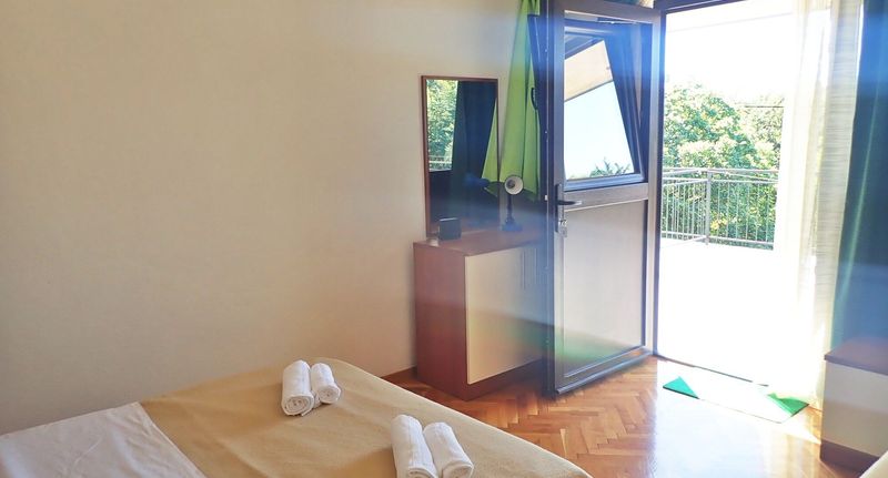 Apartman pro 3 os. s 1 ložnicí s výhledem do zahrady na poschodí (s možností přistýlky) - Apartmani Rujno Starigrad, foto 1