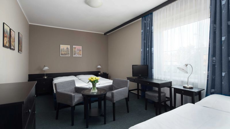 HOTEL TULIPÁN Průhonice - foto 1