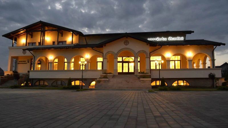 Pensiunea Curtea Bizantina Șcheia - foto 1