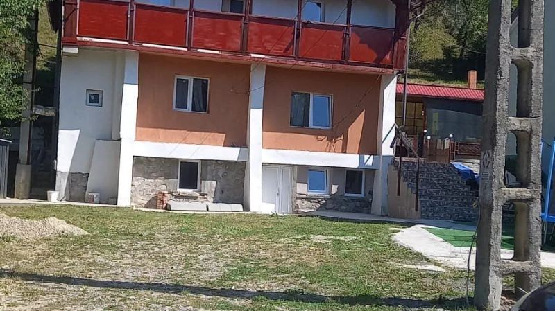 Casa Valentin Căpățânenii Pământeni - foto 1