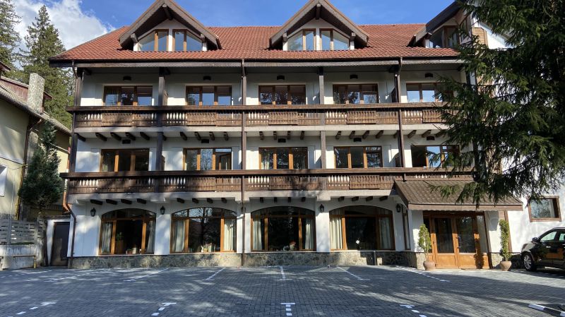 Hotel Chalet Wiese Poiana Brașov - foto 1