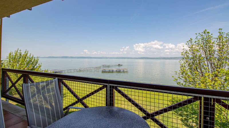 976 - Közvetlen Vízparti Apartman Balatonőszöd - foto 1